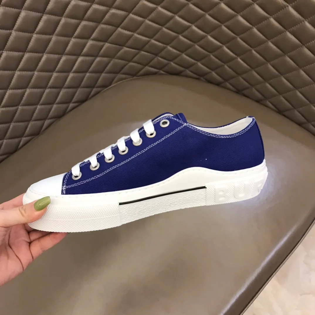 p400 "Burberr*" men's classic low-top sneakers, reinterpreted in Vintage check cotton material and decorated with a new brand logo. First-layer sheepskin lining, embossed Burberry logo on the heel, and original TPU outsole! Size: 38-44 No. 068